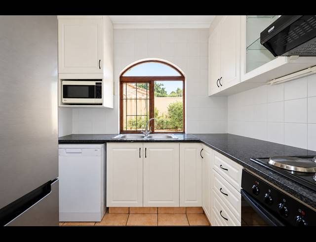 2 BEDROOM TOWNHOUSE FOR SALE IN WATERFALL